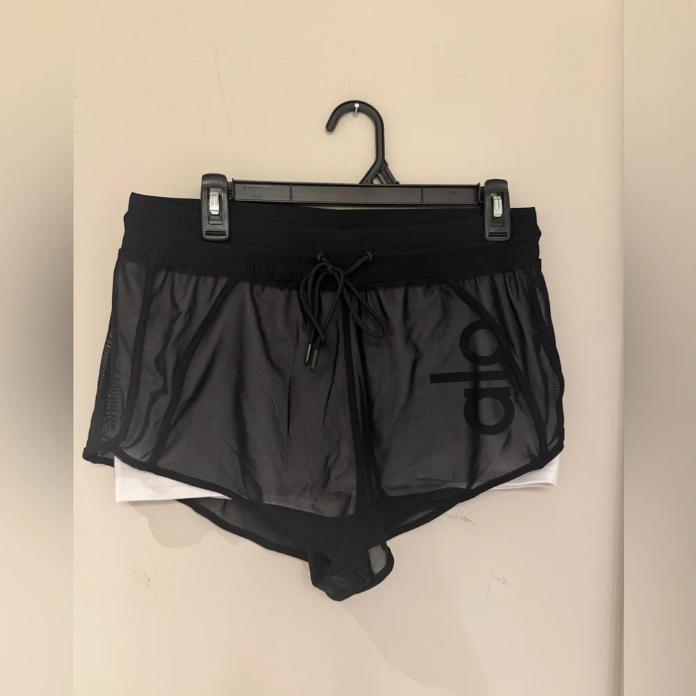 ALO ambience Yoga Black Layered Mesh Athletic Shorts size M